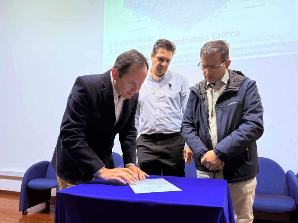 A Prefeitura de São Carlos, por meio da Secretaria de Clima e Meio Ambiente, apresentou, na manhã desta terça-feira (02/06), o Plano Municipal de Arborização Urbana, elaborado em parceria entre o município e a Esalq/USP.