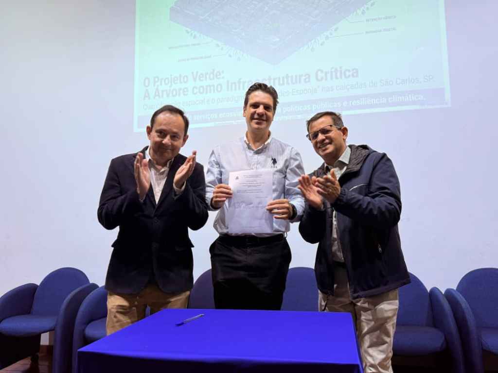 A Prefeitura de São Carlos, por meio da Secretaria de Clima e Meio Ambiente, apresentou, na manhã desta terça-feira (02/06), o Plano Municipal de Arborização Urbana, elaborado em parceria entre o município e a Esalq/USP.