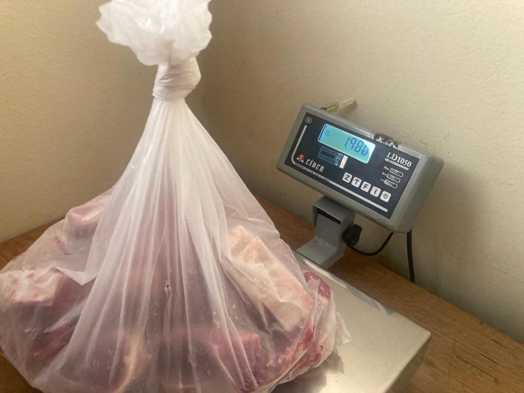 Uma ação da Polícia Militar Ambiental resultou na apreensão de aproximadamente 3,9 quilos de carne de animal silvestre durante a Operação Protetor Biomas, realizada no último sábado (21), na região de Santa Rita do Passa Quatro.