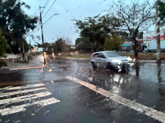 chuva Chuva retorna no fim de semana e temperaturas volta a cair