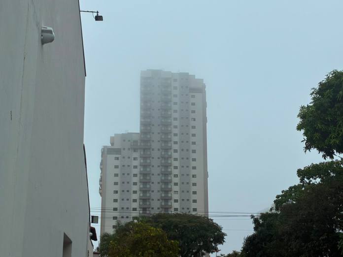 São Carlos terá fim de semana com tempo firme, mas ventos fortes e neblina ainda exigem atenção