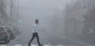 São Carlos amanheceu envolta por uma densa camada de neblina neste domingo (14), criando uma paisagem que chamou a atenção de moradores e motoristas logo nas primeiras horas da manhã.