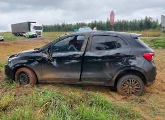 Uma perseguição policial terminou com o capotamento de um veículo e uma grande mobilização das forças de segurança na manhã desta quinta-feira (25), na Rodovia Washington Luís (SP-310), na altura do km 253+100, no município de Ibaté.