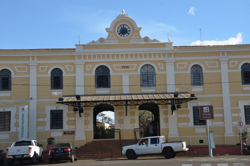 Furto de cabos e medidor deixa estação ferroviária de São Carlos sem energia