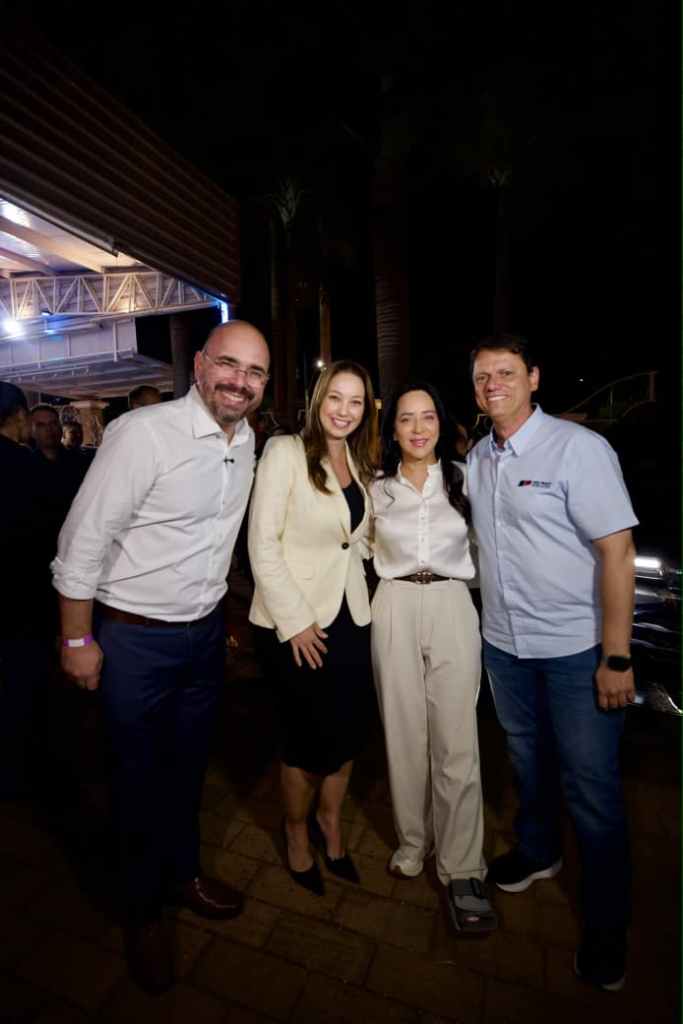 A visita do governador Tarcísio de Freitas a São Carlos, nesta quarta-feira (10), foi marcada pelo anúncio de um amplo pacote de investimentos que promete transformar áreas estratégicas do município, especialmente saúde, educação, mobilidade urbana e combate às enchentes.