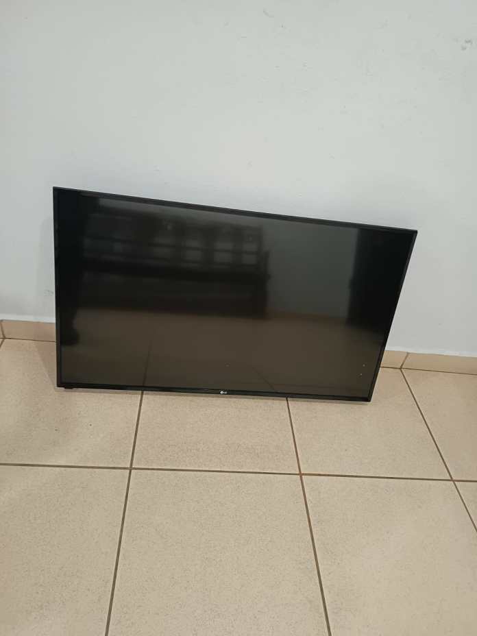 Homem é preso após furto de televisão em estabelecimento comercial de São Carlos Homem é preso após furto de televisão em estabelecimento comercial de São Carlos