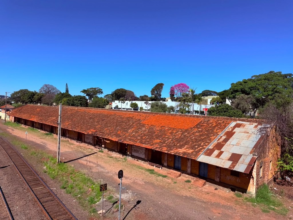Um dos últimos remanescentes da era de ouro das ferrovias no interior paulista, o Armazém Ferroviário de São Carlos, conhecido como Barracão, será restaurado e readequado para novos usos culturais e educativos