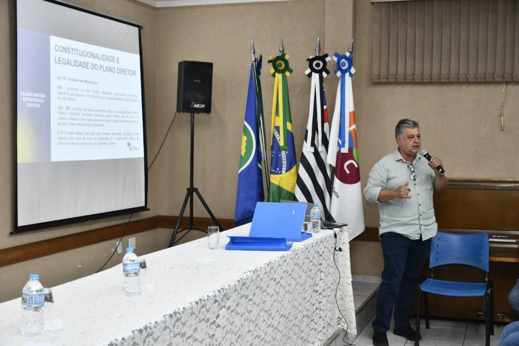 A Fundação Educacional São Carlos (FESC) recebe mais uma audiência pública sobre o Plano Diretor. Desta vez, o encontro será voltado para o tema Habitação de Interesse Social e Regularização Fundiária, considerado um dos pontos centrais do planejamento urbano. O encontro está previsto para acontecer no dia 29 de julho, às 18h.