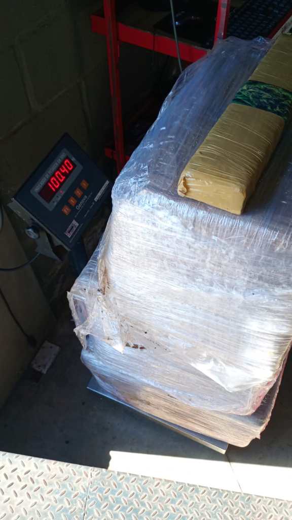 Polícia encontra depósito com quase 100 kg de maconha na região