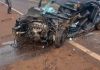 Acidente grave: colisão frontal destrói carro e mata uma pessoa em rodovia da região Uma pessoa morreu e outra ficou ferida após um grave acidente registrado no início da tarde deste domingo (12) na Rodovia José Fregonezi (SP-328), em Cravinhos.