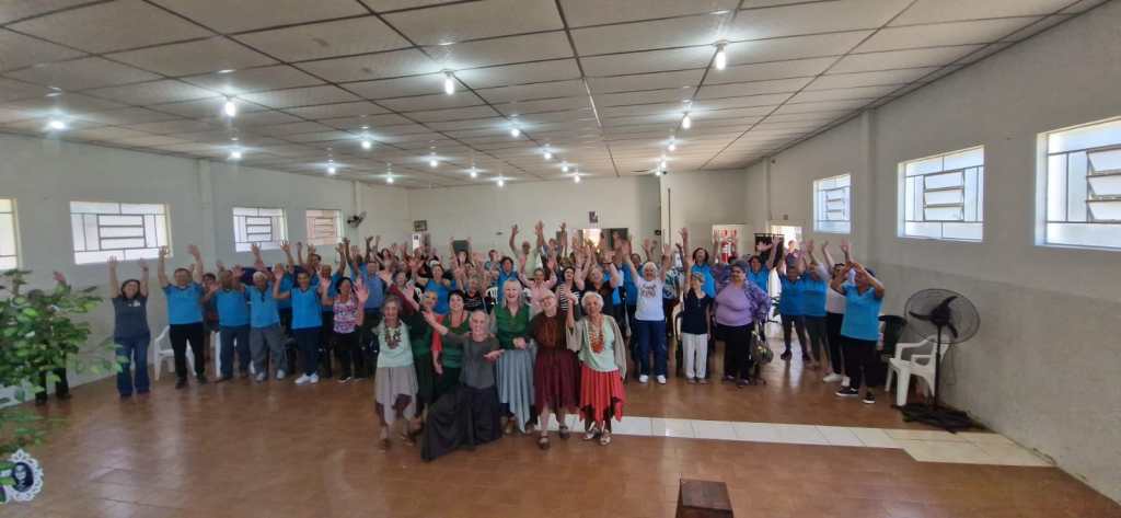 A Secretaria Municipal de Desenvolvimento Social e Cidadania, promoveu, durante o mês de julho, apresentações do espetáculo “O fim da linha é só o começo”, da Trupe Cri Cri, no CRAS Santa Felícia e no Centro de Convivência da Vila São José, em São Carlos.