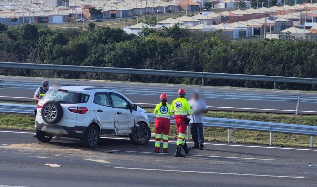 Um acidente foi registrado na altura do km 238 da rodovia Washington Luís na tarde desta quarta, 29, em São Carlos