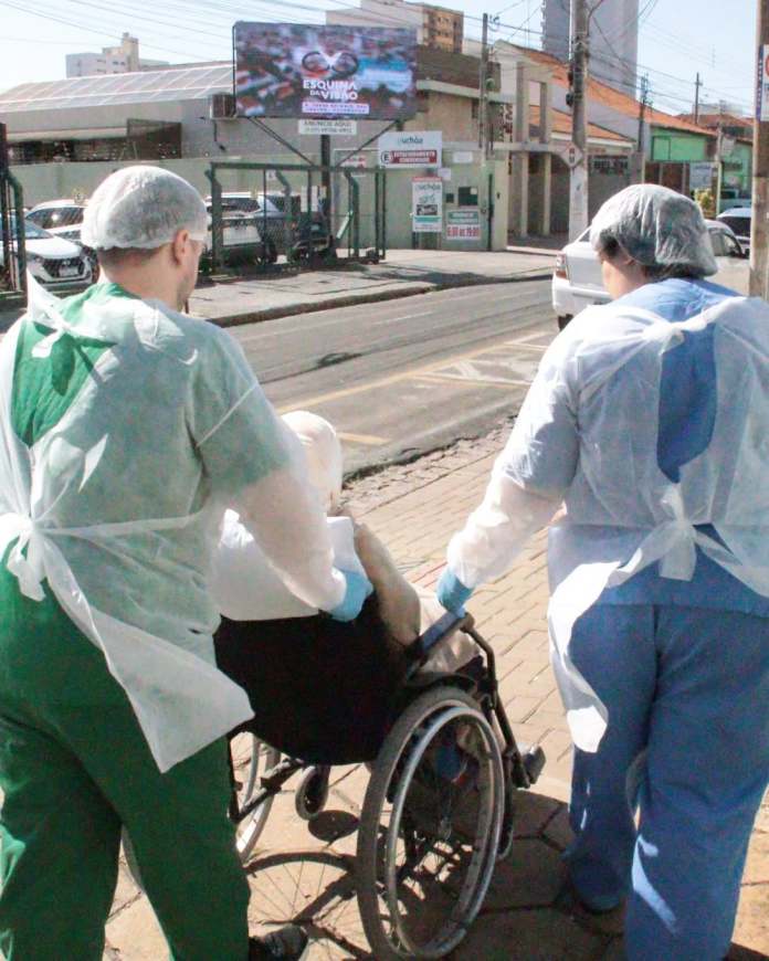 748331471_1040544122245588_8329064065532485087_n Após mais de um ano de internação na Unidade de Tratamento de Queimados (UTQ) do Hospital Padre Albino, um paciente 13 anos viveu nesta terça-feira (14) uma experiência que marcou mais um passo em sua recuperação