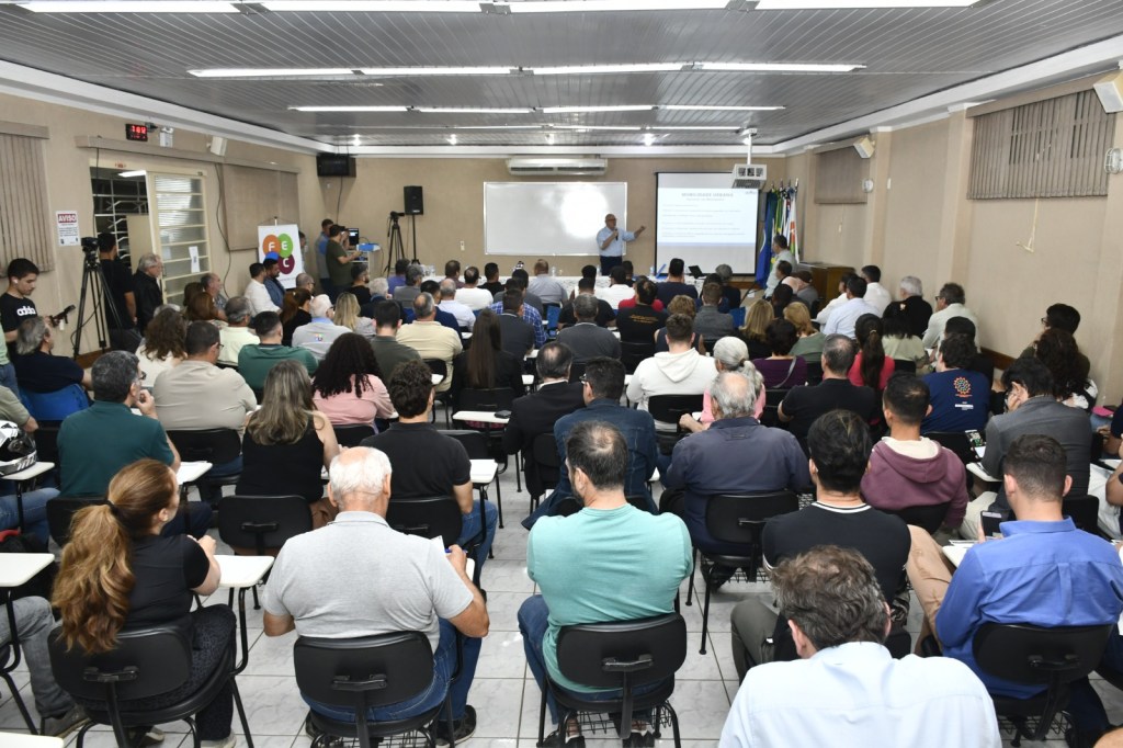 A Fundação Educacional São Carlos (FESC) recebe mais uma audiência pública sobre o Plano Diretor. Desta vez, o encontro será voltado para o tema Habitação de Interesse Social e Regularização Fundiária, considerado um dos pontos centrais do planejamento urbano. O encontro está previsto para acontecer no dia 29 de julho, às 18h.