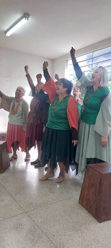 A Secretaria Municipal de Desenvolvimento Social e Cidadania, promoveu, durante o mês de julho, apresentações do espetáculo “O fim da linha é só o começo”, da Trupe Cri Cri, no CRAS Santa Felícia e no Centro de Convivência da Vila São José, em São Carlos.
