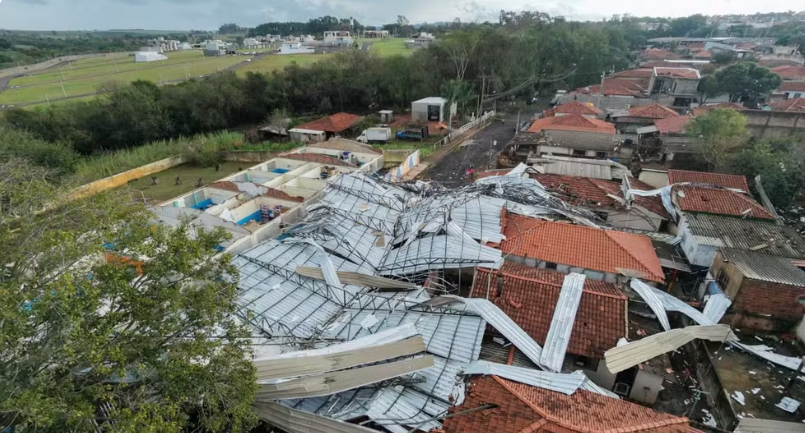 Um temporal devastador provou que há acontecimentos que passam pelo noticiário e desaparecem no dia seguinte. Outros permanecem. Não apenas pelos estragos que deixam para trás, mas porque nos obrigam a olhar para uma realidade que, muitas vezes, preferimos ignorar.