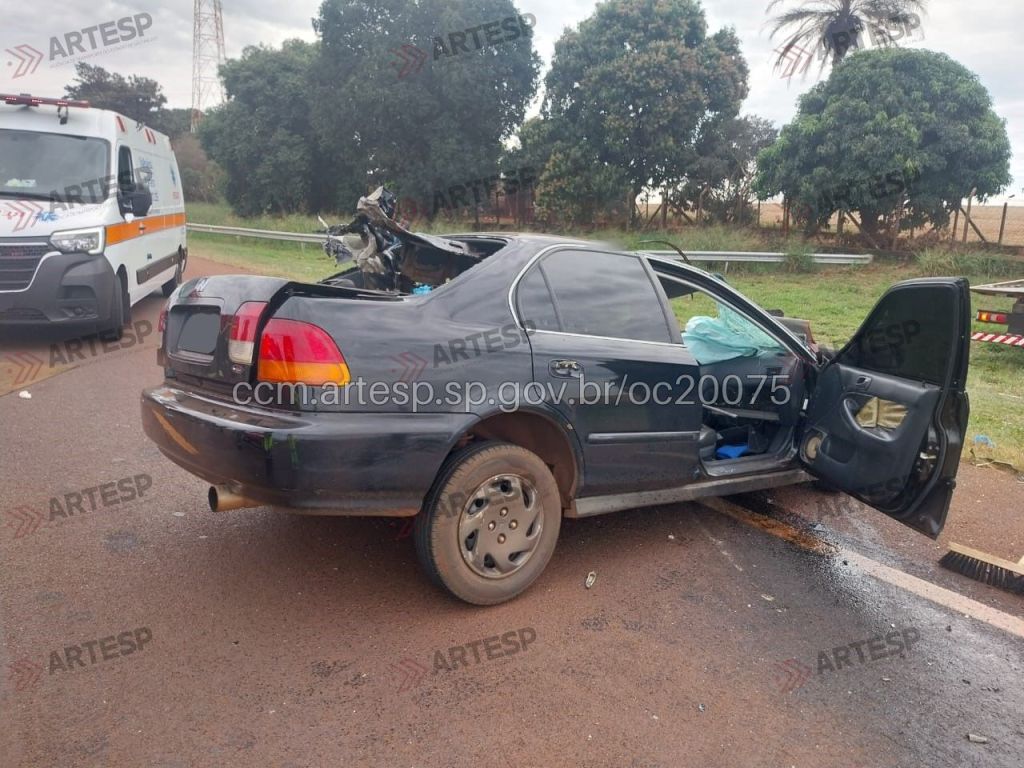 Uma pessoa morreu e outra ficou ferida após um grave acidente registrado no início da tarde deste domingo (12) na Rodovia José Fregonezi (SP-328), em Cravinhos.