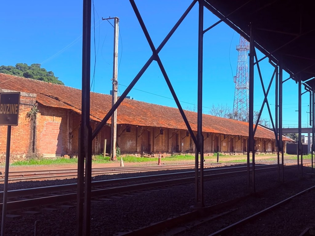Um dos últimos remanescentes da era de ouro das ferrovias no interior paulista, o Armazém Ferroviário de São Carlos, conhecido como Barracão, será restaurado e readequado para novos usos culturais e educativos