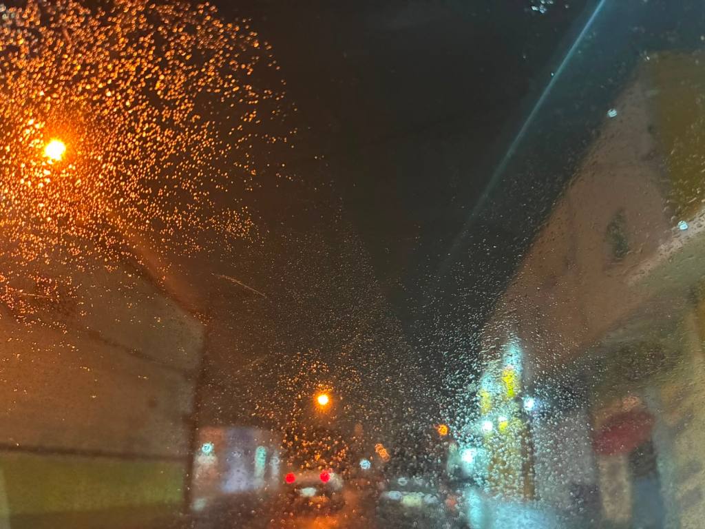 Um relatório elaborado pelo Departamento de Proteção e Defesa Civil de São Carlos aponta que o município permanece vulnerável a episódios de chuva intensa, especialmente quando grandes volumes de água caem em um curto intervalo.
