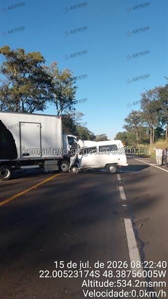 Um gravíssimo acidente matou três pessoas no km 115, sentido norte, da SP 255, a rodovia Comandante João Ribeiro de Barros, em Boa Esperança do Sul