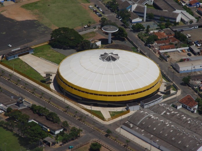 Ladrões furtam 300 m de fios do Ginásio Milton Olaio Filho e parte das atividades são suspensas Ladrões furtam 300 m de fios do Ginásio Milton Olaio Filho e parte das atividades são suspensas