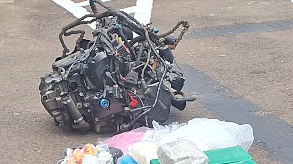 Polícia Militar localizou nesta sexta-feira (14) uma casa-bomba no Planalto Verde, em São Carlos. Drogas e outros materiais foram apreendidos.