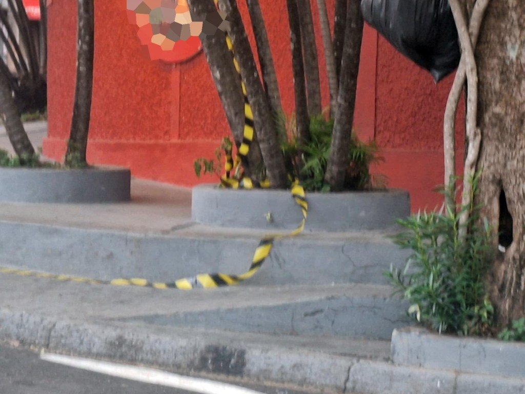 Homem morreu e outro ficou ferido após disparos de arma de fogo na noite de quinta-feira (20), em São Carlos. Polícia Civil investiga o caso