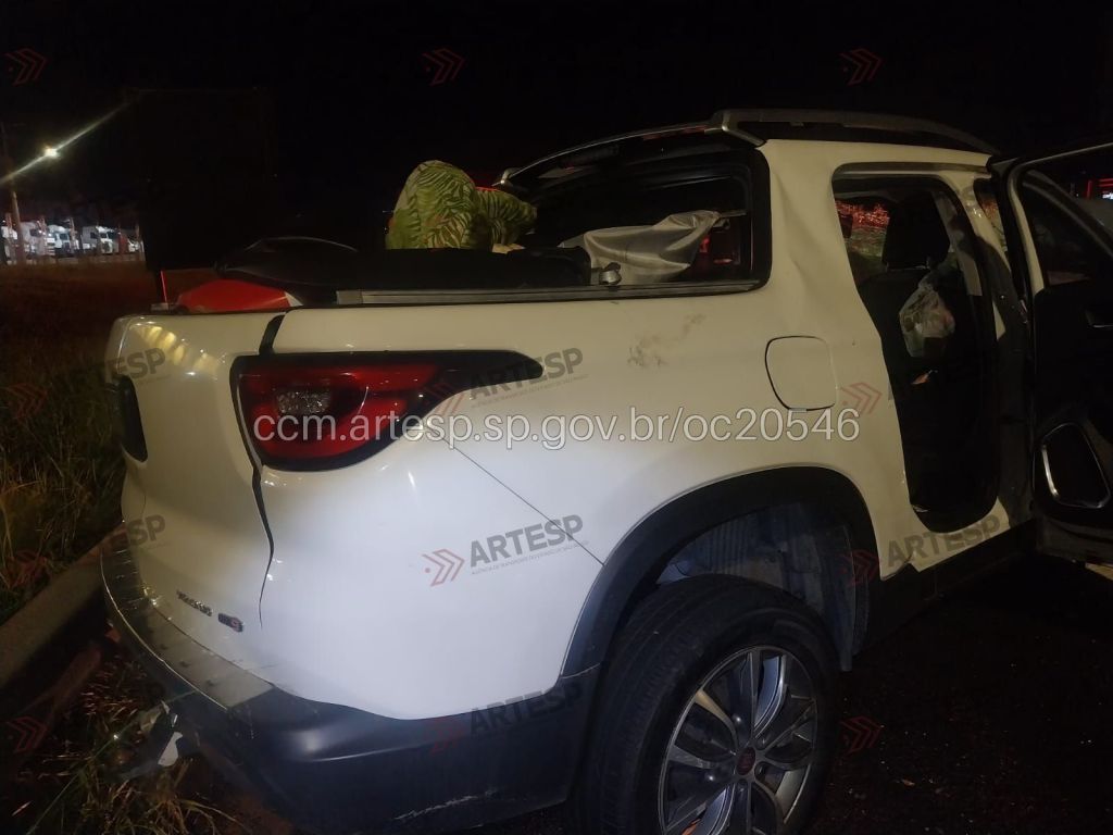 Acidente entre duas caminhonetes deixou seis feridos na Rodovia Anhanguera, em Ribeirão Preto. Dois motoristas sofreram ferimentos graves.