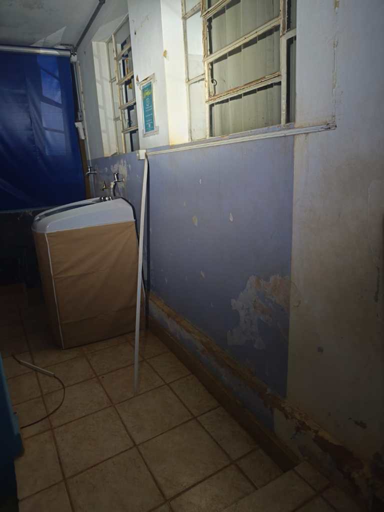 Um homem foi preso em flagrante na noite desta quinta-feira (6) após uma tentativa de furto de fiação elétrica no CEMEI Julien Fauvel, na Vila Costa do Sol, em São Carlos
