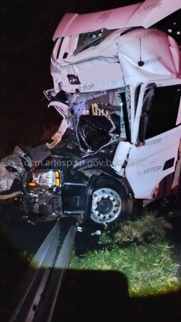 Mais um acidente gravíssimo na Washington Luís na noite de ontem, 14, e outra morte registrada. Desta vez, a caso aconteceu em Matão e envolveu duas carretas, sendo que uma delas levava etanol e houve derramamento de carga e os órgãos ambientais precisaram ser acionados. O transbordo foi realizado com sucesso.