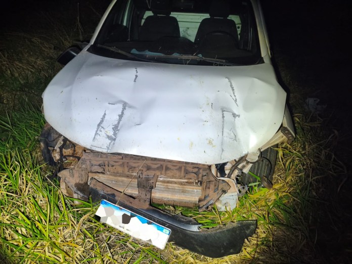 Acidente na SP-318 em São Carlos deixou motorista e passageiro com ferimentos leves após atropelamento de um cachorro, que morreu no local Acidente na SP-318 em São Carlos deixou motorista e passageiro com ferimentos leves após atropelamento de um cachorro, que morreu no local