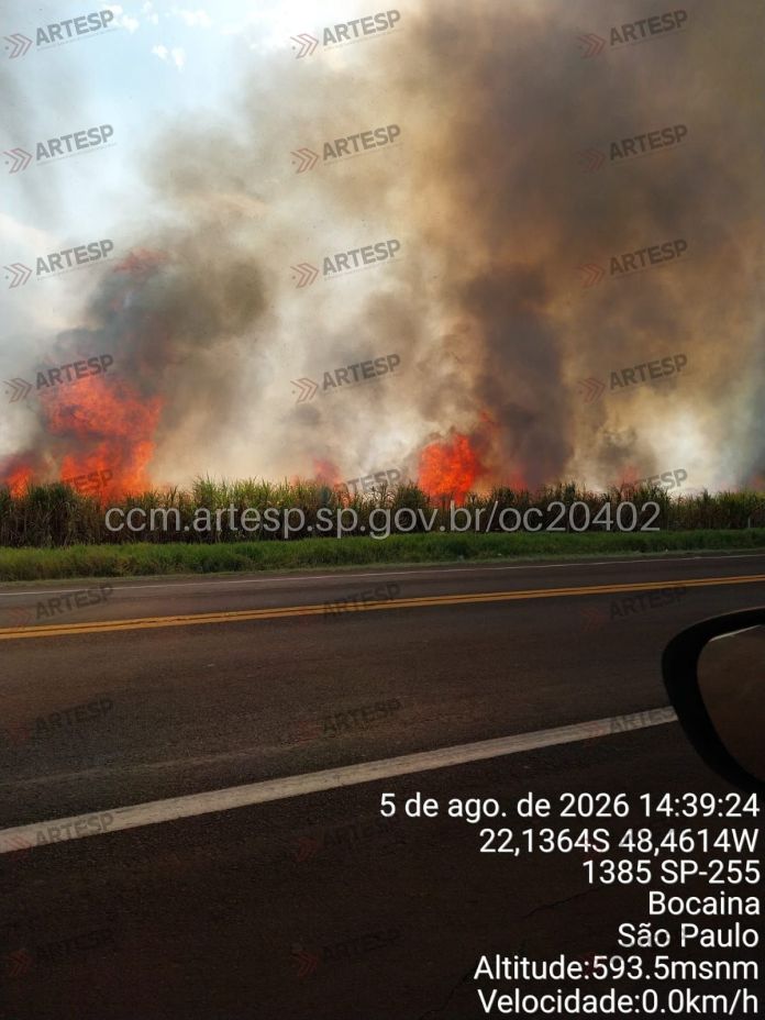 O tempo seco que predomina em boa parte do estado de São Paulo voltou a favorecer o surgimento de incêndios de grandes proporções nesta quarta-feira O tempo seco que predomina em boa parte do estado de São Paulo voltou a favorecer o surgimento de incêndios de grandes proporções nesta quarta-feira
