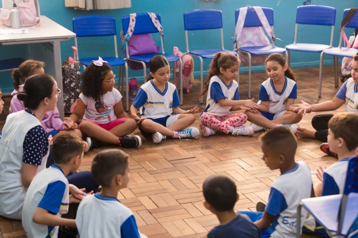 São Carlos inicia elaboração do novo Plano Municipal de Educação, que definirá objetivos, prioridades e metas para a educação nos próximos dez anos São Carlos inicia elaboração do novo Plano Municipal de Educação, que definirá objetivos, prioridades e metas para a educação nos próximos dez anos
