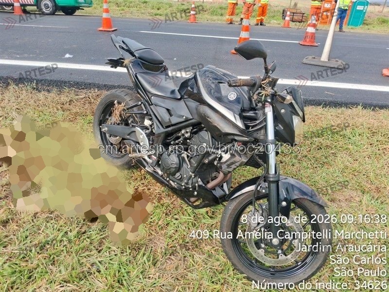 Motociclista de 23 anos morreu após acidente no km 242 da Rodovia Washington Luís, em Ibaté. Trecho apresenta lentidão e bloqueio parcial.