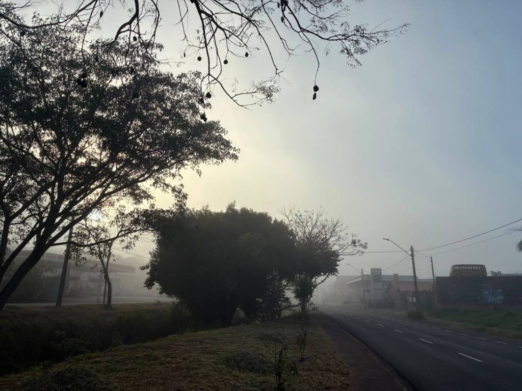 São Carlos amanheceu com tempo frio e nevoeiro neste domingo (23). Veja por que o fenômeno ocorreu