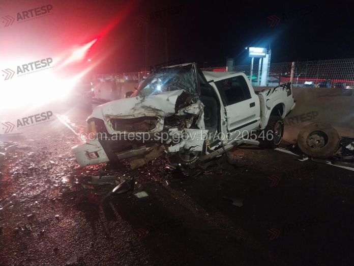 Acidente entre duas caminhonetes deixou seis feridos na Rodovia Anhanguera, em Ribeirão Preto. Dois motoristas sofreram ferimentos graves. Acidente entre duas caminhonetes deixou seis feridos na Rodovia Anhanguera, em Ribeirão Preto. Dois motoristas sofreram ferimentos graves.