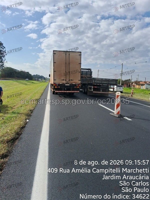 Motociclista de 23 anos morreu após acidente no km 242 da Rodovia Washington Luís, em Ibaté. Trecho apresenta lentidão e bloqueio parcial.