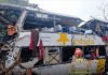 Ônibus tomba em rodovia e 10 pessoas morrem