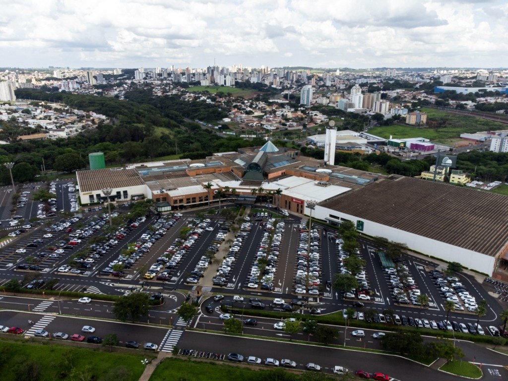 O Shopping São Carlos fechou o primeiro semestre de 2026 com crescimento de 13% no fluxo de visitantes. Empreendimento anuncia novas lojas, restaurantes e uma programação especial até o fim do ano.