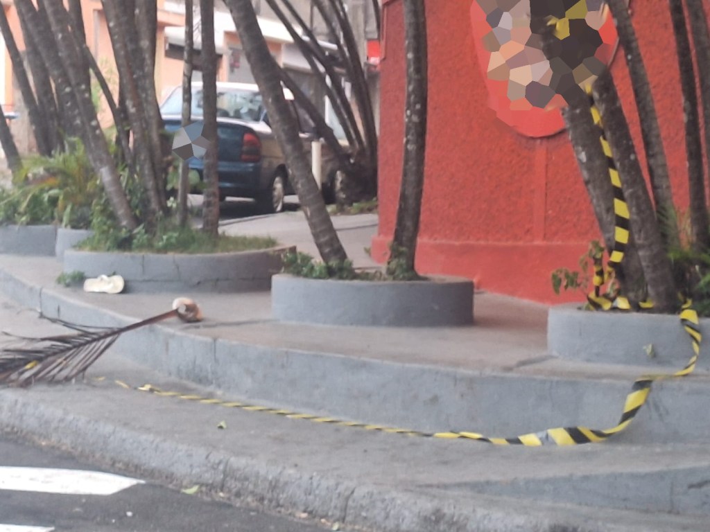 Homem morreu e outro ficou ferido após disparos de arma de fogo na noite de quinta-feira (20), em São Carlos. Polícia Civil investiga o caso