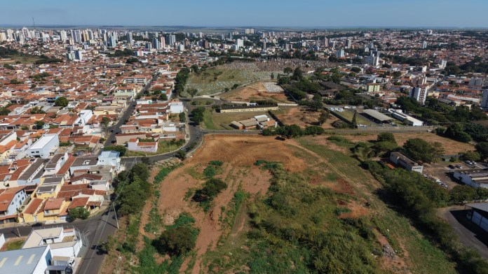 Governo de São Paulo abre licitação para construir o AME Cirúrgico em São Carlos. Obra de R$ 64,7 milhões terá capacidade para 10 mil consultas e 4 mil exames e cirurgias por mês. Governo de São Paulo abre licitação para construir o AME Cirúrgico em São Carlos. Obra de R$ 64,7 milhões terá capacidade para 10 mil consultas e 4 mil exames e cirurgias por mês.
