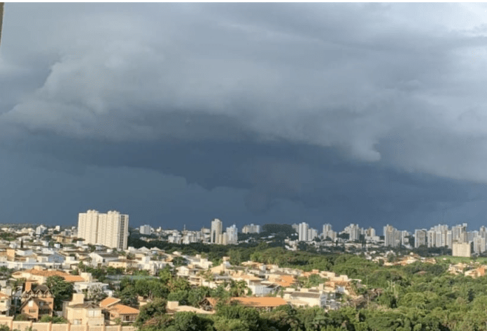 Virada no tempo se aproxima de São Carlos após calor; chuva e queda de temperatura ganham força Virada no tempo se aproxima de São Carlos após calor; chuva e queda de temperatura ganham força