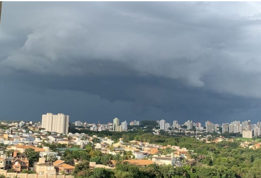 Virada no tempo se aproxima de São Carlos após calor; chuva e queda de temperatura ganham força