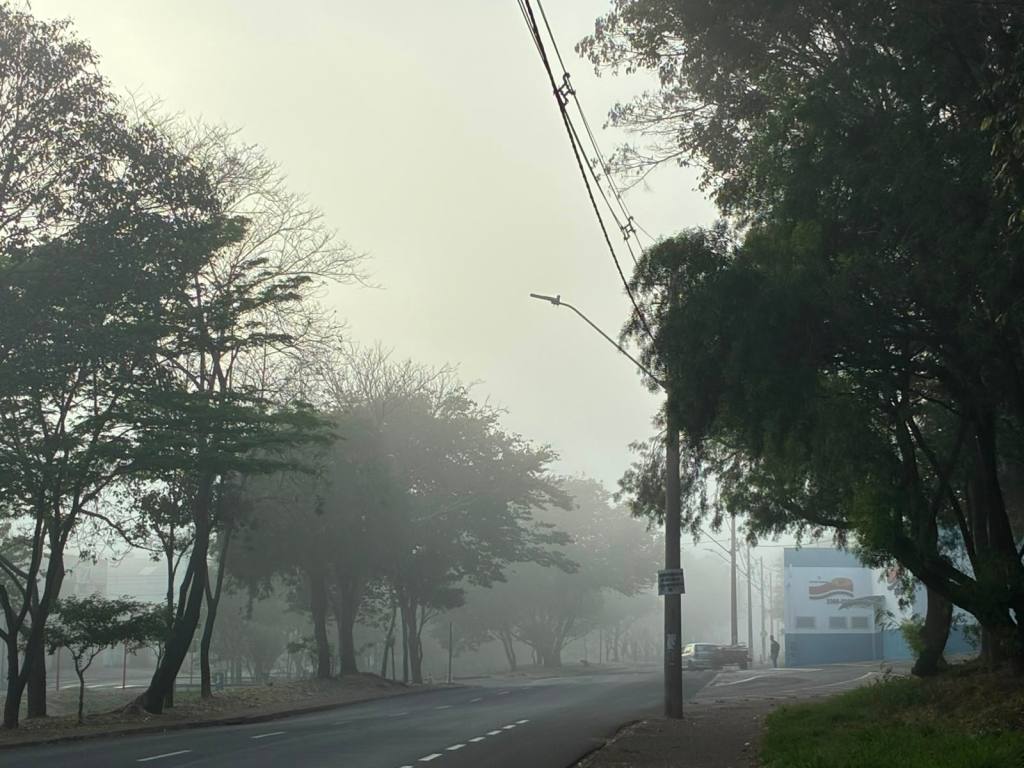 São Carlos amanheceu com tempo frio e nevoeiro neste domingo (23). Veja por que o fenômeno ocorreu
