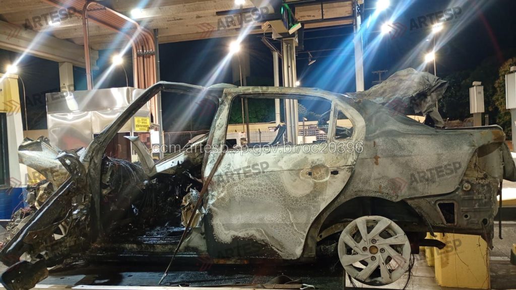 Um homem morreu na noite de terça-feira (4) após um grave acidente na Rodovia Anhanguera (SP-330), em Guará. O automóvel que ele dirigia acabou incendiado depois de colidir com uma carreta que seguia pela rodovia.