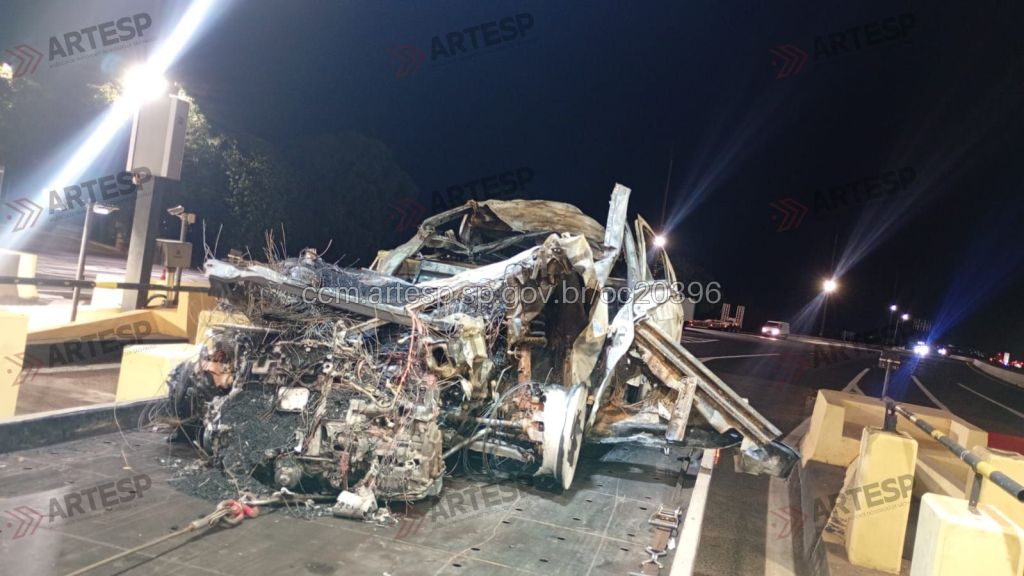 Um homem morreu na noite de terça-feira (4) após um grave acidente na Rodovia Anhanguera (SP-330), em Guará. O automóvel que ele dirigia acabou incendiado depois de colidir com uma carreta que seguia pela rodovia.
