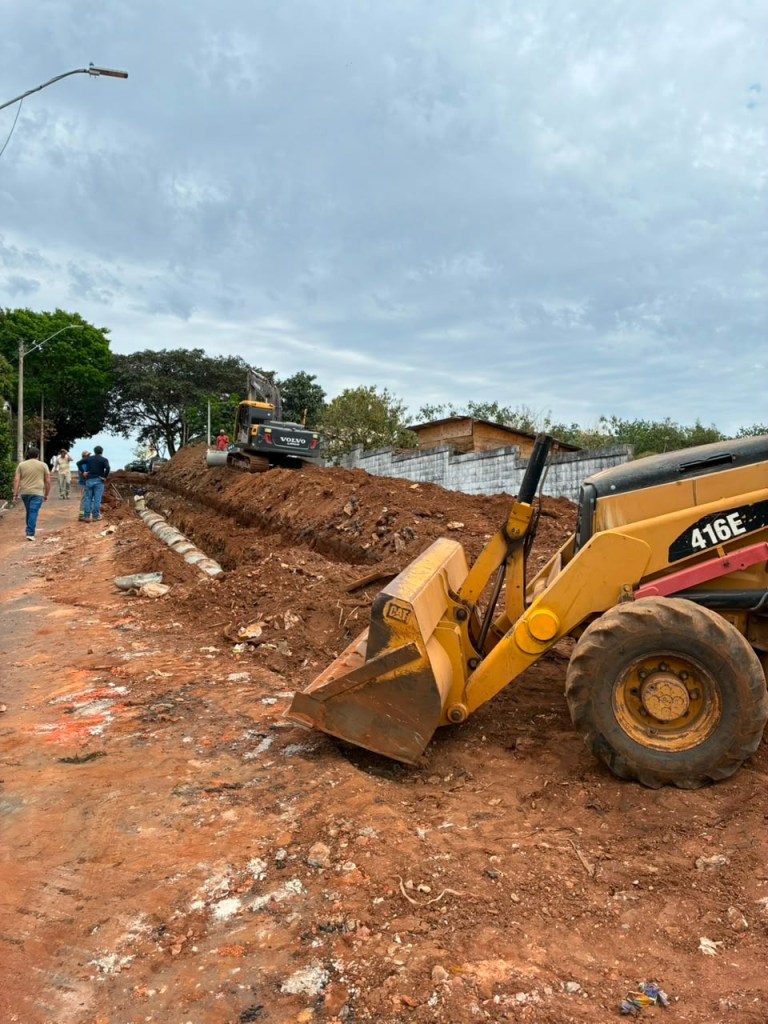 Obra prevê 353 metros de tubulações, 11 novas bocas de lobo, cinco poços de visita e dois dissipadores de energia no Cidade Aracy