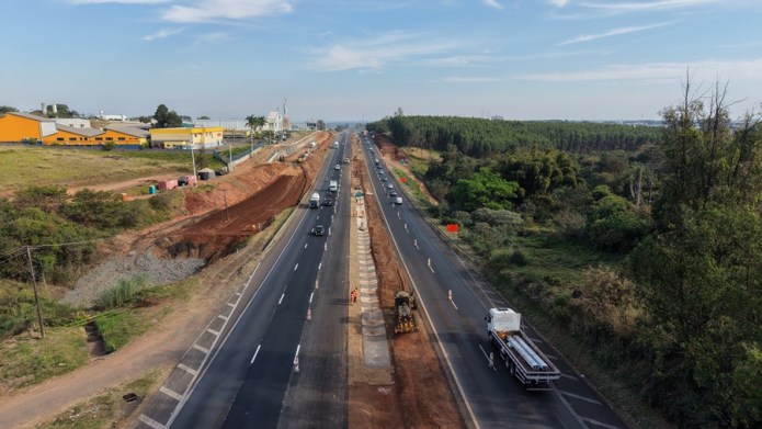 Intervenções atingem na Washington Luís entre os quilômetros 229 e 241; viaduto do Jockey segue totalmente interditado e acesso da UFSCar opera com bloqueio alternado Intervenções atingem na Washington Luís entre os quilômetros 229 e 241; viaduto do Jockey segue totalmente interditado e acesso da UFSCar opera com bloqueio alternado