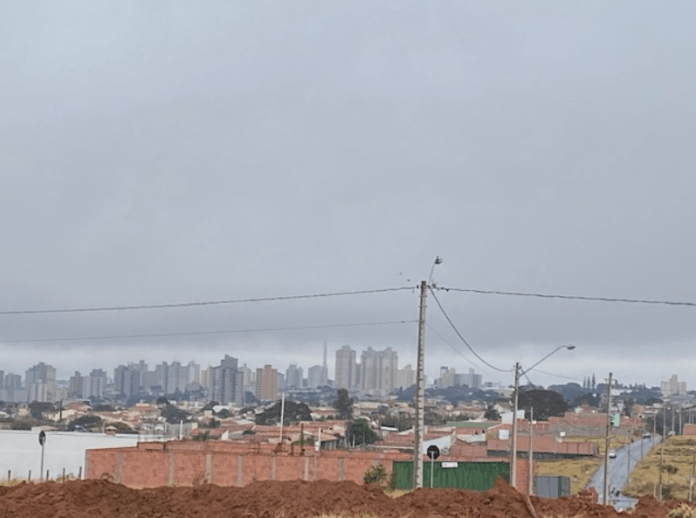 Reviravolta no tempo em São Carlos: frente fria e possibilidade de ciclone no Sul trazem chuva e vento