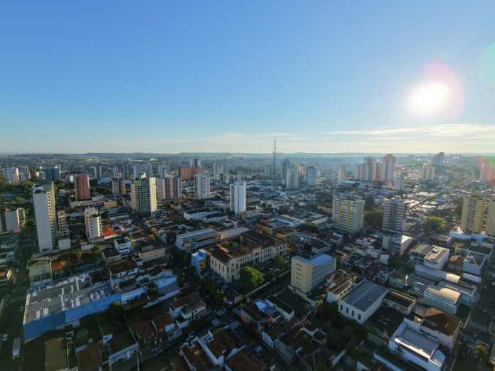 Calor chega a 33°C em São Carlos e região registra umidade perto de 20% Calor chega a 33°C em São Carlos e região registra umidade perto de 20%